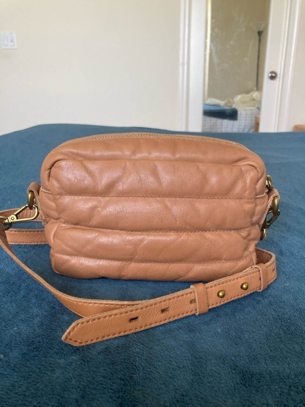 Madewell The Transport Camera Bag: Puff Edition - Picture 3 of 16